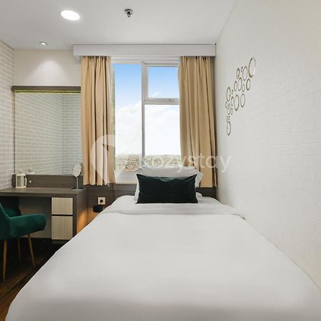 Meadow By Kozystay - Newly Renovated - Kebon Jeruk Jakarta Exterior photo